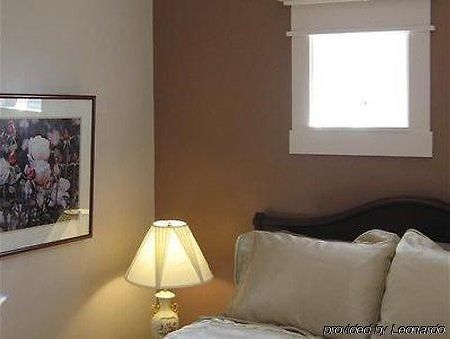 Plum Grove Inn Iowa City Quarto foto